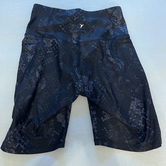 Brand New OLD NAVY Active Biker Shorts, Size Medium - Picture 5 of 5